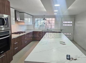 Casa · 300m² · 4 Recámaras · 2 Estacionamientos · Hermosa Casa Equipada en Venta en Esquina a Unas Cuadras de Av m. Barragan en Anahuac San Nicolas N
