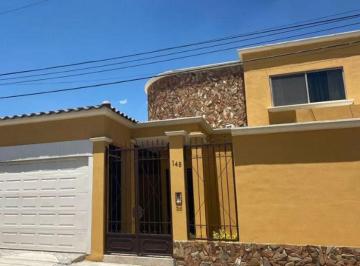 Casa de 2 habitaciones, Saltillo · Casa de 350 m² con 2 Recámaras en Renta en Saltillo Recámara Principal en Planta Baja. $25,000.
