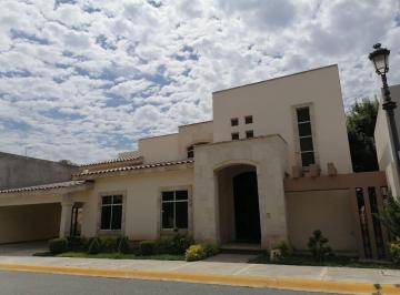 Casa de 5 habitaciones, Saltillo · Casa de 550 m² con 5 Recámaras en Renta en Saltillo