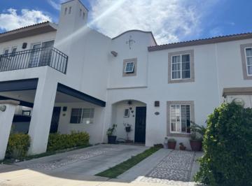 1 · Casa en Venta de 4 Recámaras, Dentro de Privada Villa Toledo en El Refugio Residencial!