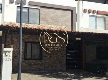 Casa · 136m² · 3 Recámaras · 2 Estacionamientos · Casa en Venta Maderas Residencial Celaya