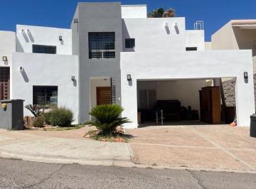 Casa · 373m² · 3 Recámaras · 2 Estacionamientos · Venta de Residencia Frente a Parque en Zona Valles Cantera II