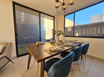 Casa · 122m² · 3 Recámaras · 2 Estacionamientos · Casa en Venta Meseta, 2 Pisos, con Jardín y Asador