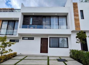 Casa · 158m² · 3 Recámaras · 2 Estacionamientos · Casa en Venta Zibata, Sala de Tv, Terraza