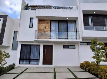 Casa · 189m² · 4 Recámaras · 2 Estacionamientos · Casa en Venta Zibata, Recámara en Roof, Terraza, Sala de Tv.
