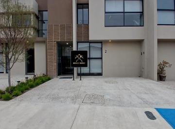 Casa · 152m² · 3 Recámaras · 2 Estacionamientos · Casa en Venta El Refugio, Jardín, Sala de Tv, Amplios Espacios.