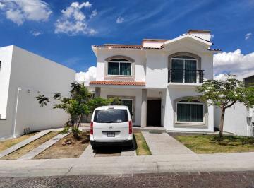 Casa · 277m² · 4 Recámaras · 2 Estacionamientos · Casa en Venta Juriquilla, Estudio o 4ta Recámara P/b, Recamaras con Duela