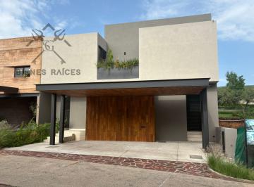 Casa · 343m² · 4 Recámaras · 3 Estacionamientos · Casa en Venta Altozano, Acabados Premium, Terraza, Sala Doble Altura