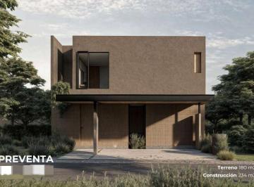 Casa · 234m² · 4 Recámaras · 2 Estacionamientos · Casa en Preventa Altozano, Recámara P/b, Terraza