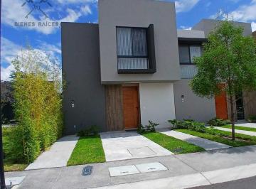 Casa · 99m² · 3 Recámaras · 2 Estacionamientos · Casa en Venta Zakia, Zona Flex, Jardín, 3 Recámaras