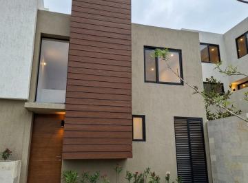 Casa · 121m² · 2 Recámaras · 2 Estacionamientos · Hermosa Casa en Venta Juriquilla, 2 Recámaras, Estudio