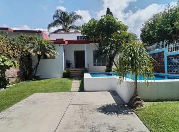 Casa · 240m² · 4 Recámaras · 2 Estacionamientos · Casa en Fraccionamiento en Insurgentes Cuernavaca - Maz - 2715 - Fr