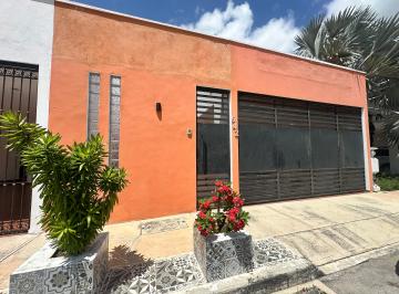 Casa de 4 habitaciones, Mérida · En Venta Casa en Gran Santa Fe de 4 Recamaras con Piscina
