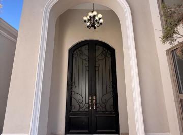1 · Casa en Venta en San Agustín Completamente Remodelada de 1 Piso