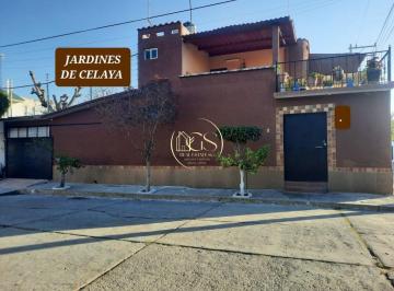 Casa · 170m² · 4 Recámaras · 1 Estacionamiento · Casa en Venta Jardines 3ra Seccion Celaya