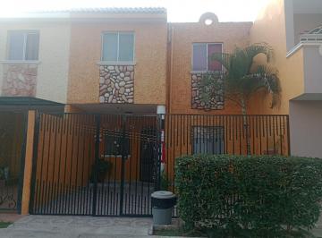 Casa de 4 habitaciones, Tonalá · Casa en Venta con Recamara en Planta Baja