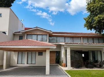 Casa · 527m² · 3 Recámaras · 6 Estacionamientos · Casa en Venta en San Jeronimo, San Bernabé
