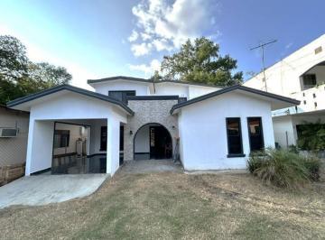 Casa · 270m² · 4 Recámaras · 3 Estacionamientos · Casa en Renta en San Pedro, Maleaños, Santiago, N. L.