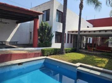 Casa · 200m² · 3 Recámaras · 2 Estacionamientos · Casa en Fraccionamiento en Lomas de Atzingo Cuernavaca - Maz - 2716 - Fr
