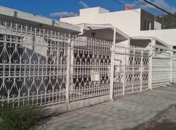 Casa · 350m² · 5 Recámaras · 2 Estacionamientos · Casa en Parques de La Cañada