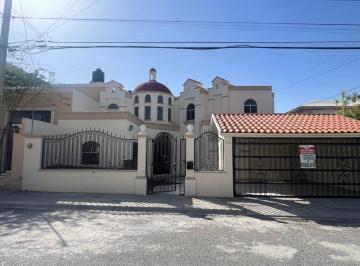 Casa de 4 habitaciones, Saltillo · Casa de 350 m² con 4 Recámaras Una en Planta Baja en Venta en Saltillo y Cuarto de Servicio