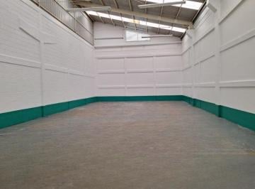 Bodega comercial , Iztacalco · Bodega de 300 m con Seguridad 24 Horas a Dos Cuadras de Periferico