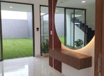 Casa de 5 habitaciones, San Andrés Cholula · Casa en Venta en Lomas de Angelòpolis; 5 Recámaras y un Gran Precio