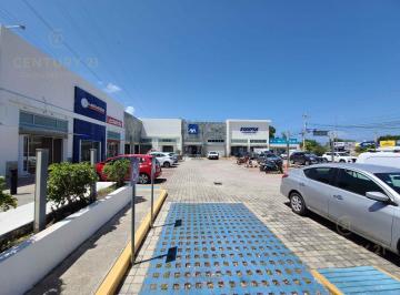 Local comercial · 75m² · 65 Estacionamientos · Local Comercial en Renta en Plaza Sobre Carretera Federal en Playa del Carmen P4618