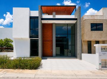 Casa · 284m² · 3 Recámaras · 3 Estacionamientos · Casa en Venta en San Juan El Rio Queretaro