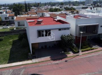7483e45c171af5b8d3c11d8a317953b51cbd74f973fe71cb93cb4e32777c1e2b · Casa en Venta en Fraccionamiento La Rioja