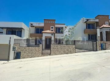 Casa · 176m² · 3 Recámaras · 2 Estacionamientos · Casa en Renta en Colinas del Mar, Ensenada, Baja California