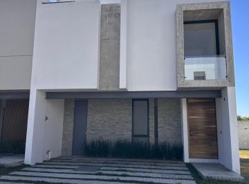 Casa de 3 habitaciones, Zapopan · Casa en Venta en Valle Imperial - Coto Maples 32