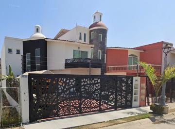 Casa de 4 habitaciones, Puerto Vallarta · ¡Invierte Hoy! Propiedad con Gran Plusvalia por Debajo de Su Valor Casa Puerto Vallarta 320 m²
