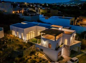 Casa · 467m² · 4 Recámaras · 2 Estacionamientos · Casa en Club de Golf Desarrollo Las Ventanas