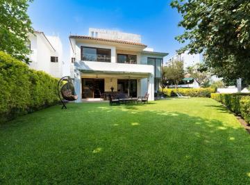 Casa de 4 habitaciones, Emiliano Zapata · Casa en Venta en Paraíso Country Club, Morelos.