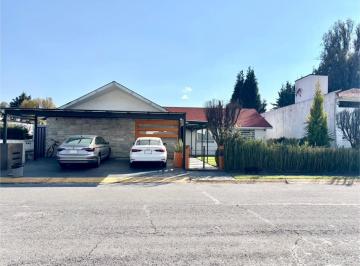 Casa · 470m² · 4 Recámaras · 3 Estacionamientos · Casa en Fraccionamiento La Asunción