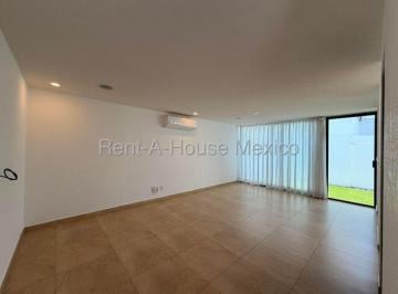 Casa de 2 habitaciones, Querétaro · Venta - Altos de Juriquilla. Casa con Amenidades, 2 Recámaras, Área de Tv