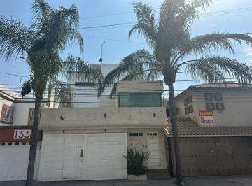Foto 1 · Casa en Renta o Venta Comercio U Oficinas a 5 Min de Plaza Mayor en Valle del Campestre, Leon, Gto.
