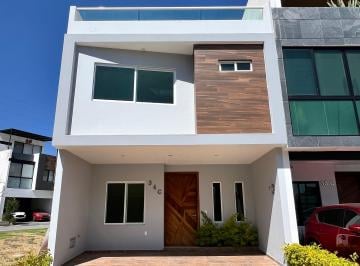 Casa de 4 habitaciones, Zapopan · Casa en Venta en Vitana Residecial