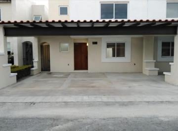 Casa · 148m² · 3 Recámaras · 2 Estacionamientos · Casa en Renta en Metepec, Bellavista