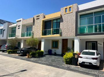 Casa de 4 habitaciones, Zapopan · Casa en Venta Vitana Residencial
