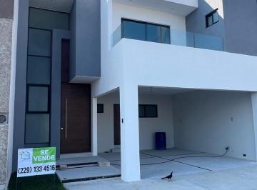 Casa · 237m² · 3 Recámaras · 2 Estacionamientos · Casa en Venta | Lomas de La Rioja