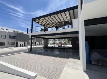 Casa · 144m² · 3 Recámaras · 2 Estacionamientos · Casa en Venta en Zakia