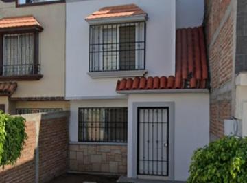 Casa de 3 habitaciones, León · Casa en Venta de Remate en Paseo de La Castellana, León de Los Aldama, Gto.