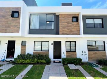 Casa de 4 habitaciones, El Marqués · Zibatá Casa de 4 Recámaras en Condominio con Alberca y Lago Rah2342
