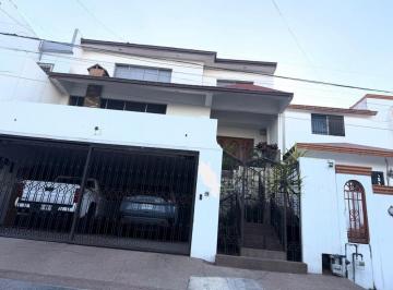 Foto 1 · Casa en Venta, Cumbres 5to Sector, Monterrey, Nuevo León.