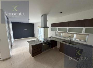 Casa · 220m² · 3 Recámaras · 2 Estacionamientos · Casa en Colinas de Juriquilla