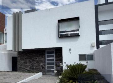 Casa · 220m² · 3 Recámaras · 2 Estacionamientos · Casa en Colinas de Juriquilla