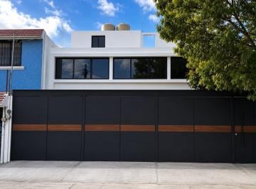 Casa de 4 habitaciones, Naucalpan de Juárez · Casa en Cd. Satélite con Excelente Diseño y Calidad