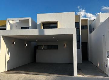 Fachada | Garage para dos autos · Casa en Renta en Floresta de 3 Recámaras en Mérida